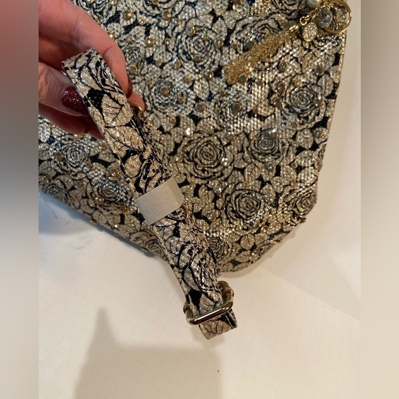 NWT~Faux Patent Leather Floral Crossbody Purse w/Rhinestone Rivets & Keychain - Picture 10 of 16